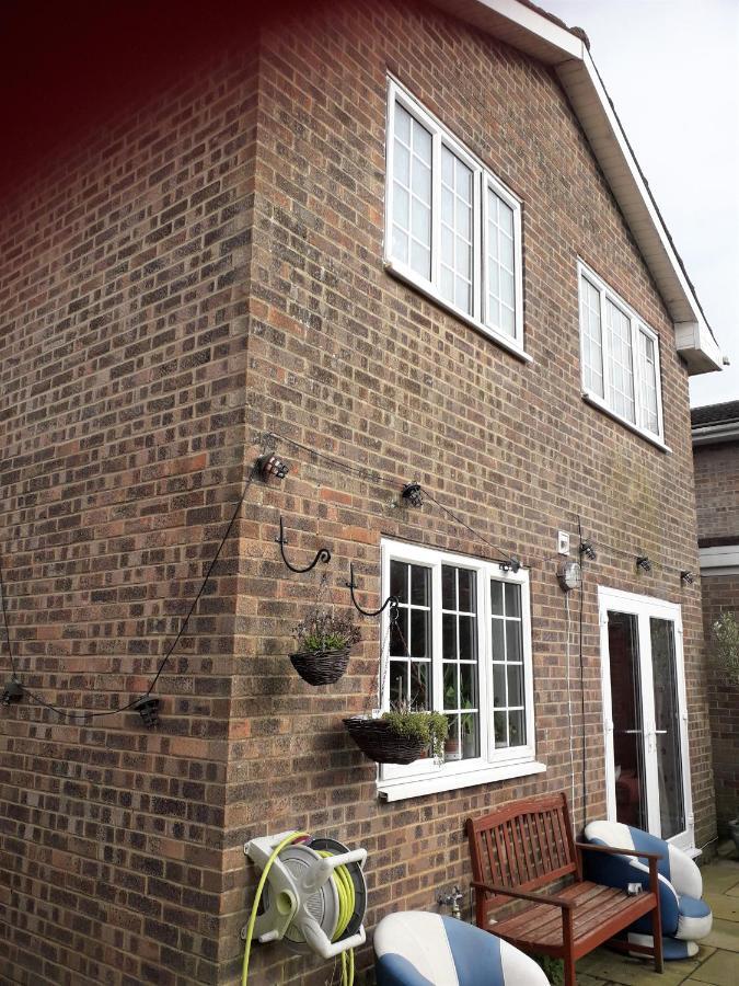 Home From Home Single Or Double Room Netflix Or Virgin Tv Wifi & Free Parking Poole Kültér fotó