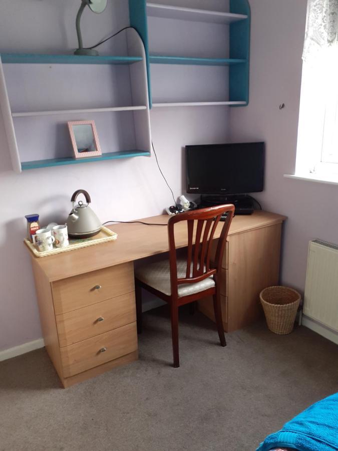 Home From Home Single Or Double Room Netflix Or Virgin Tv Wifi & Free Parking Poole Kültér fotó